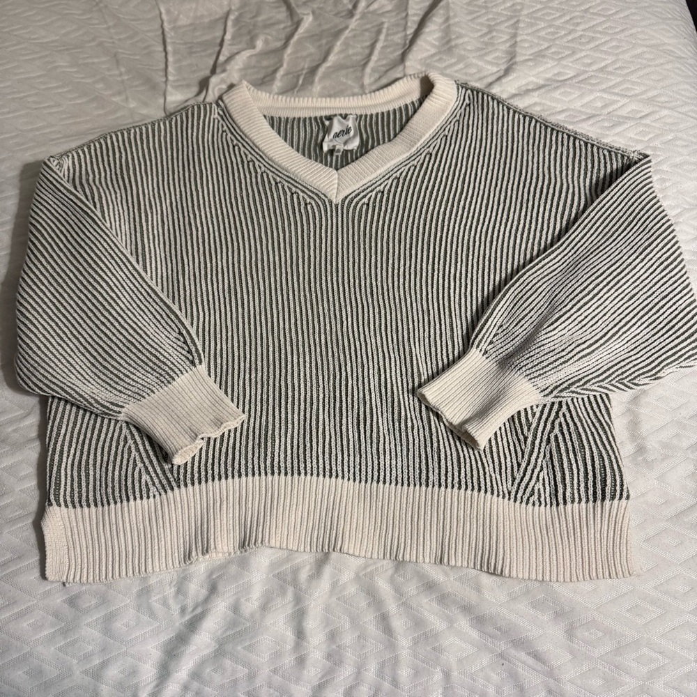 LOWEST PRICE ✨ Aerie Chenille V-Neck Sweater in Cream and Green - Picture 2 of 7